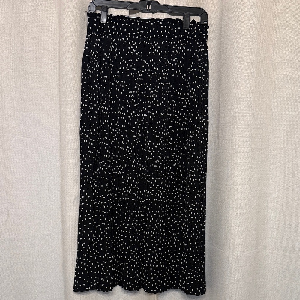 Pleated polka dot skirt